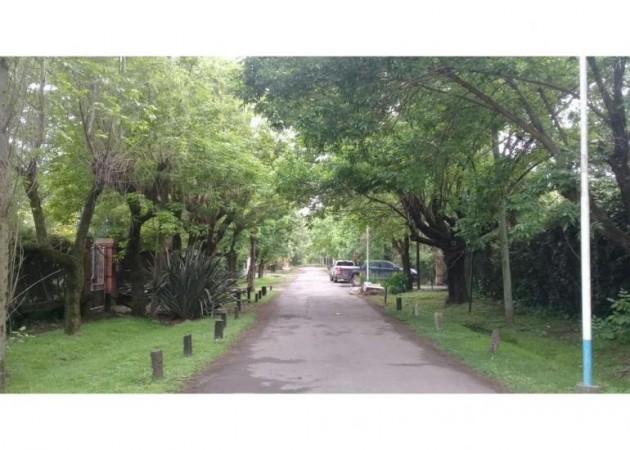 CASA QUINTA 5 AMB.(BARRIO LOS NOGALES) LOTE 1.500 M2