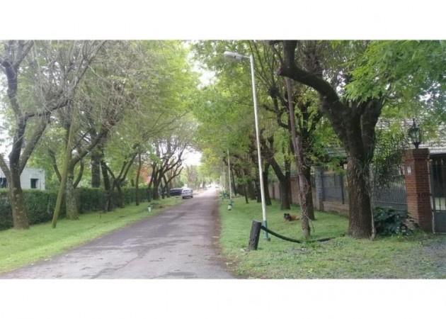 CASA QUINTA 5 AMB.(BARRIO LOS NOGALES) LOTE 1.500 M2