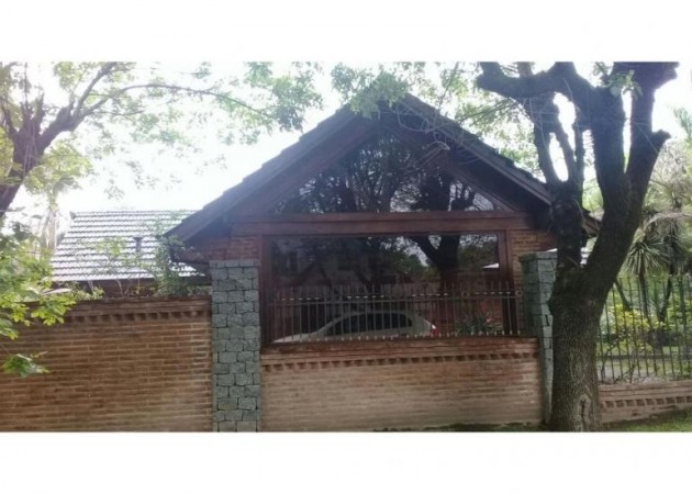CASA QUINTA 5 AMB.(BARRIO LOS NOGALES) LOTE 1.500 M2