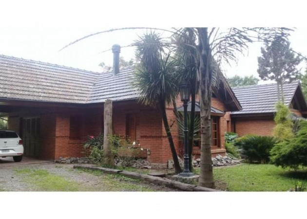 CASA QUINTA 5 AMB.(BARRIO LOS NOGALES) LOTE 1.500 M2