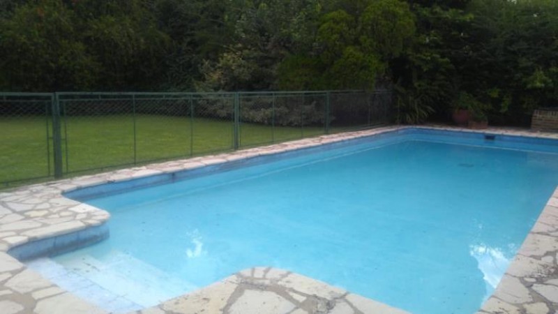 COUNTRY CUBA EXCELENTE CHALET DE 4 AMB. C/PARQUE Y PISCINA