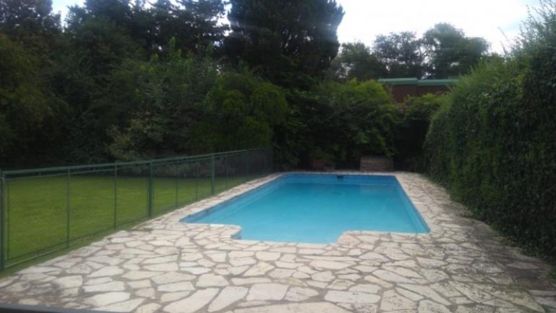 COUNTRY CUBA EXCELENTE CHALET DE 4 AMB. C/PARQUE Y PISCINA
