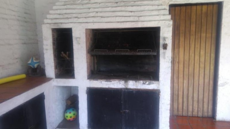 COUNTRY CUBA EXCELENTE CHALET DE 4 AMB. C/PARQUE Y PISCINA
