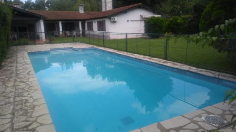 COUNTRY CUBA EXCELENTE CHALET DE 4 AMB. C/PARQUE Y PISCINA
