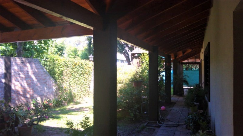 RETASADA!! CASA QUINTA 4 AMB. PARQUE- PISCINA- B° LOS CEDROS