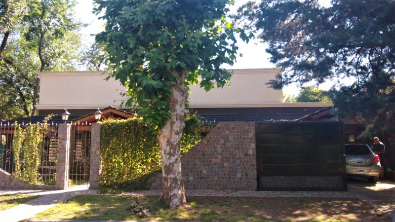 RETASADA!! CASA QUINTA 4 AMB. PARQUE- PISCINA- B° LOS CEDROS