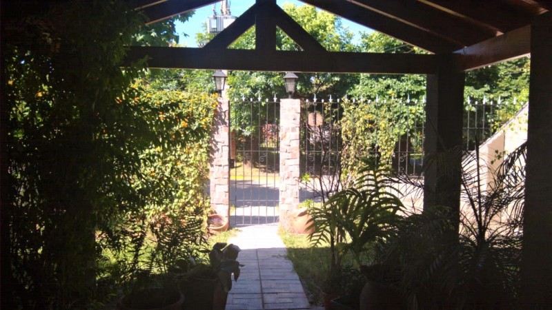 RETASADA!! CASA QUINTA 4 AMB. PARQUE- PISCINA- B° LOS CEDROS