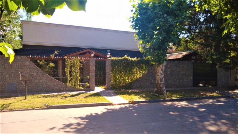 RETASADA!! CASA QUINTA 4 AMB. PARQUE- PISCINA- B° LOS CEDROS