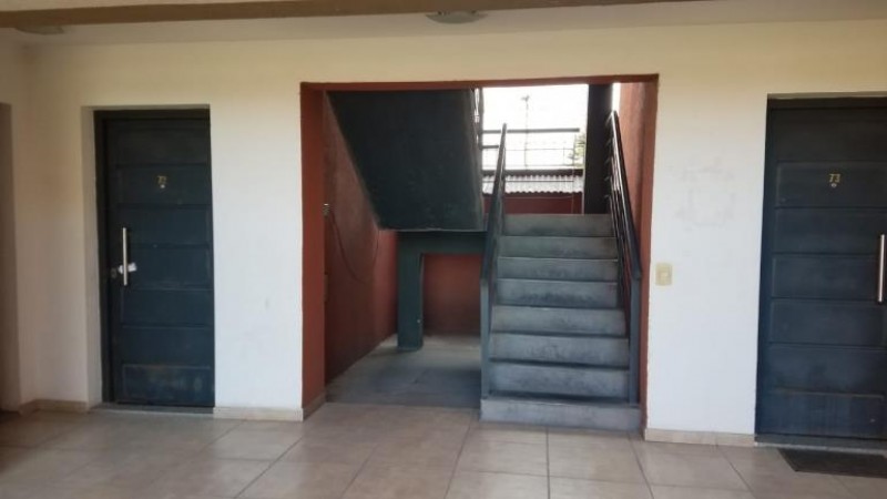 DEPARTAMENTO DE 2 AMB. EN 1ER PISO, CON COCHERA Y BALCÓN A LA PISCINA.