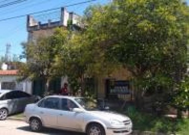 CASA AMERICANA DE DOS PLANTAS (7 AMB.)