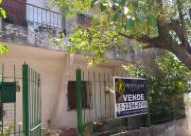 CASA AMERICANA DE DOS PLANTAS (7 AMB.)