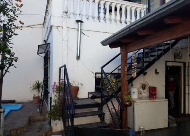 CHALET DE 4 AMBIENTES CON PISCINA SOBRE RUTA 202