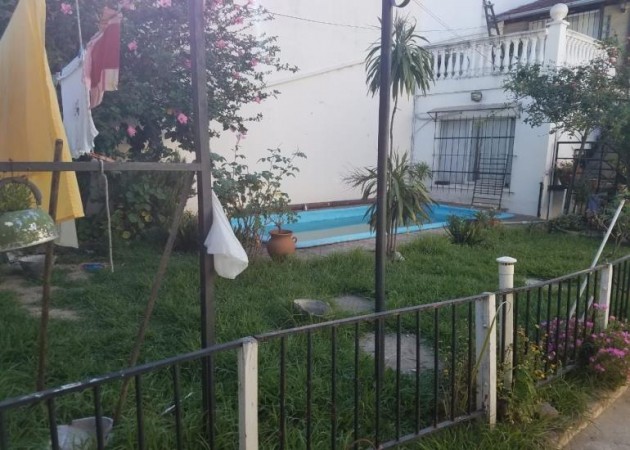 CHALET DE 4 AMBIENTES CON PISCINA SOBRE RUTA 202