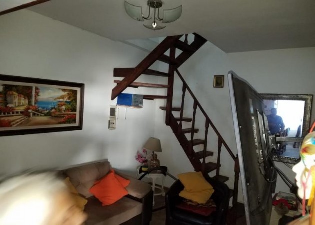 CHALET DE 4 AMBIENTES CON PISCINA SOBRE RUTA 202
