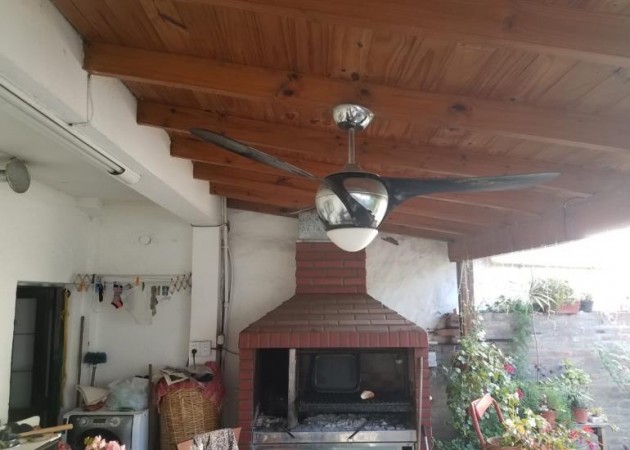 CHALET DE 4 AMBIENTES CON PISCINA SOBRE RUTA 202