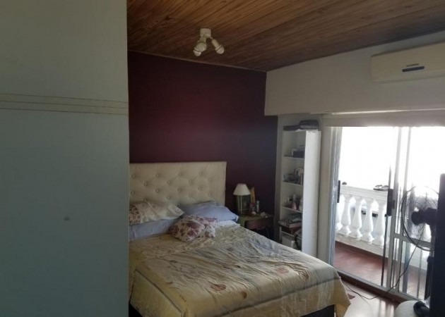 CHALET DE 4 AMBIENTES CON PISCINA SOBRE RUTA 202