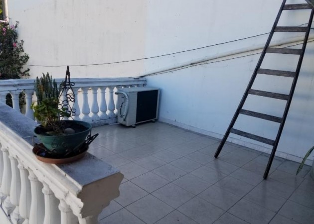 CHALET DE 4 AMBIENTES CON PISCINA SOBRE RUTA 202