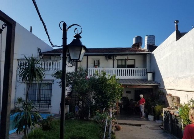 CHALET DE 4 AMBIENTES CON PISCINA SOBRE RUTA 202
