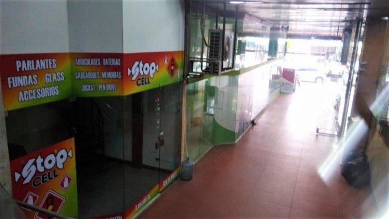 EXCELENTE LOCAL DE 20 M2. CON ENTREPISO