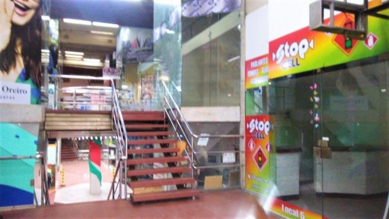 EXCELENTE LOCAL DE 20 M2. CON ENTREPISO
