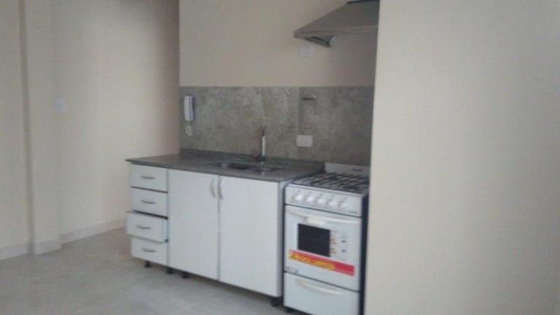 DEPARTAMENTO PLANTA BAJA 2 AMBIENTES CON COCHERA Y PARQUE