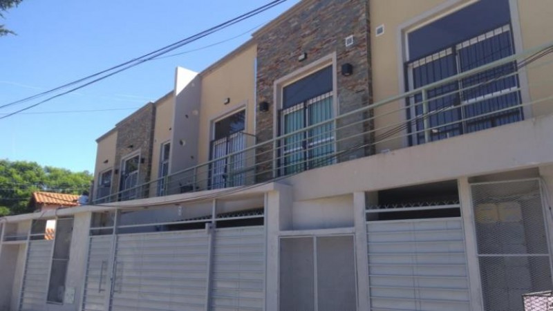 DEPARTAMENTO PLANTA BAJA 2 AMBIENTES CON COCHERA Y PARQUE