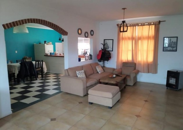 CASA AMERICANA 3 AMB. PARQUE Y PISCINA