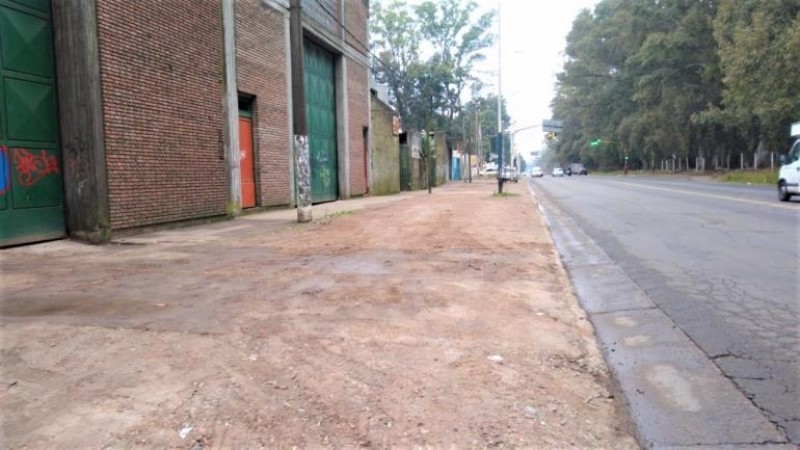 GALPON 670 M2. (14 M. DE FRENTE SOBRE RUTA 8)