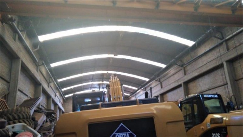 GALPON 670 M2. (14 M. DE FRENTE SOBRE RUTA 8)