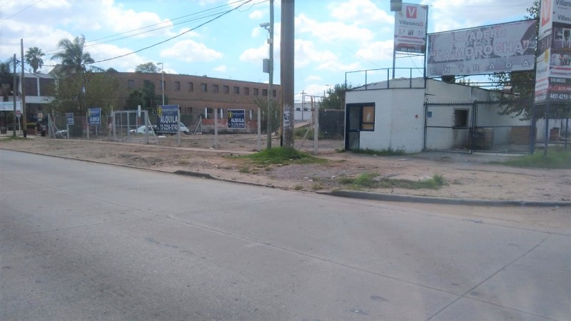 LOTE 1.800 M2. C/GALPON 300 M2. S/RUTA 8