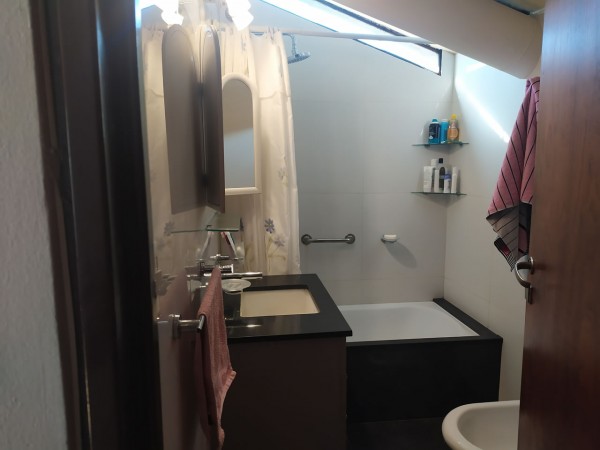HERMOSO CHALET 5 AMB. PISCINA/PARQUE (BARRIO LOS NOGALES)