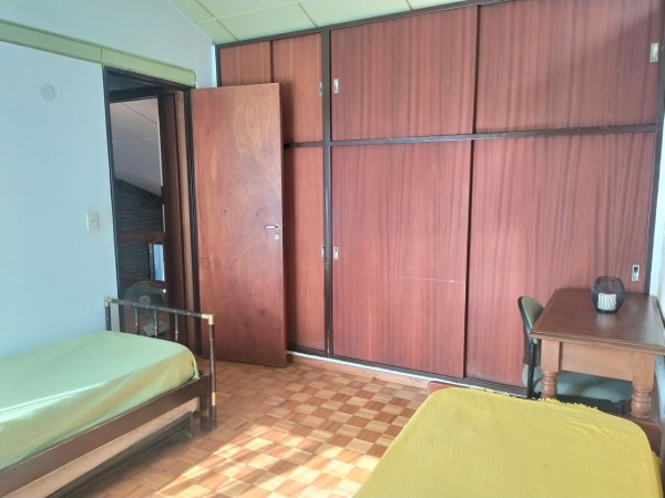 HERMOSO CHALET 5 AMB. PISCINA/PARQUE (BARRIO LOS NOGALES)