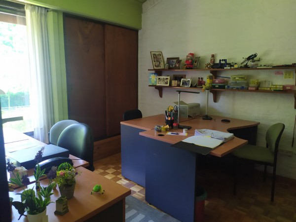 HERMOSO CHALET 5 AMB. PISCINA/PARQUE (BARRIO LOS NOGALES)