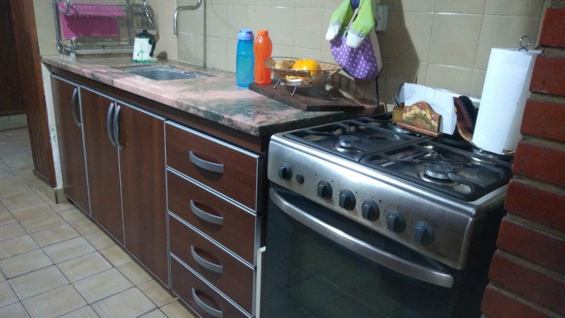 CHALET 5 AMB C/PARQUE Y GARAGE. (LOS POLVORINES)