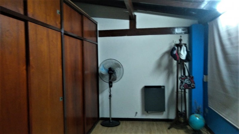 CHALET 5 AMB C/PARQUE Y GARAGE. (LOS POLVORINES)