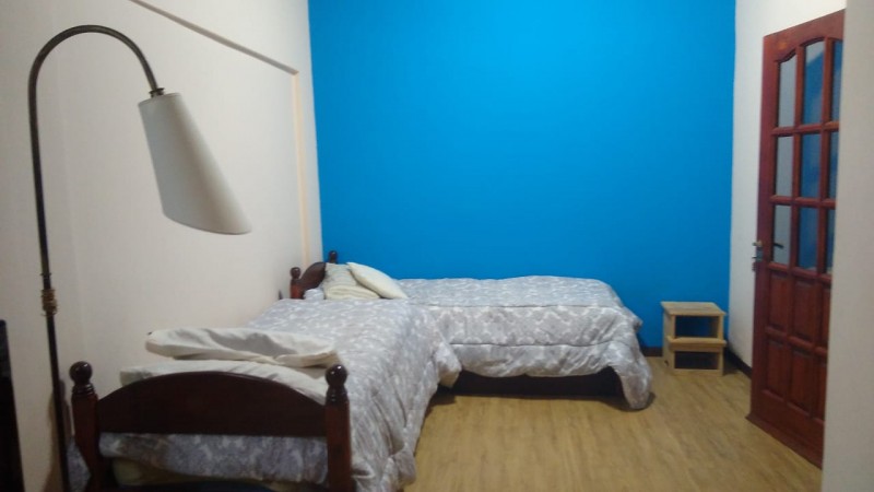 CHALET 5 AMB C/PARQUE Y GARAGE. (LOS POLVORINES)