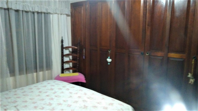 CHALET 5 AMB C/PARQUE Y GARAGE. (LOS POLVORINES)