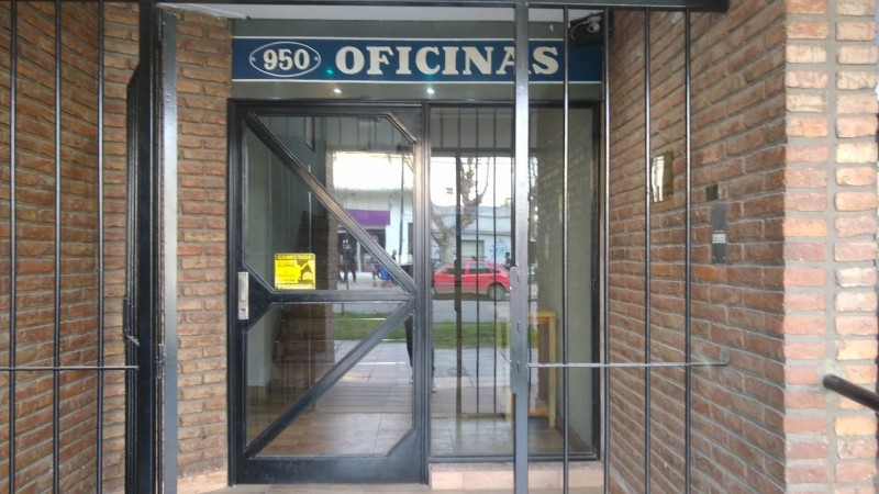 OFICINAS 140 M2. C/ MODULOS- RECEPCION- BAÑOS