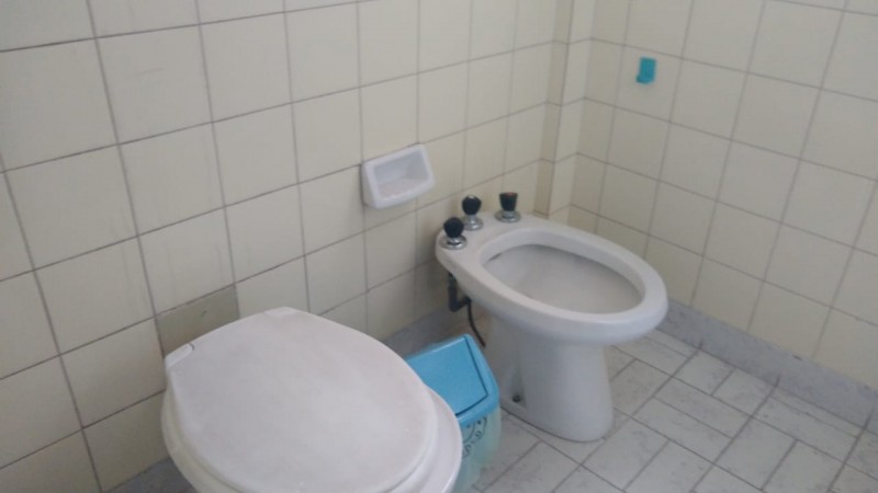 OFICINAS 140 M2. C/ MODULOS- RECEPCION- BAÑOS