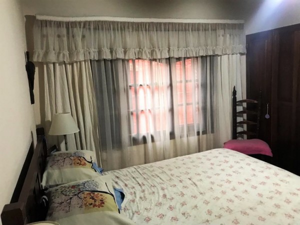 CHALET 5 AMB C/PARQUE Y GARAGE. (LOS POLVORINES)