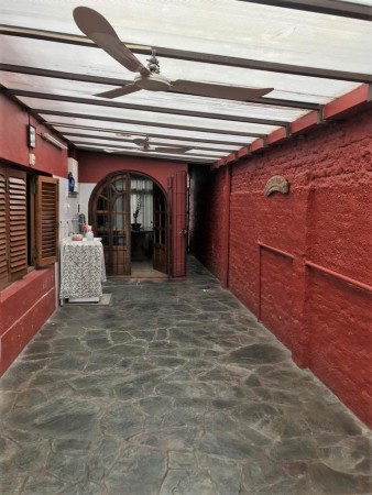 CHALET 5 AMB C/PARQUE Y GARAGE. (LOS POLVORINES)