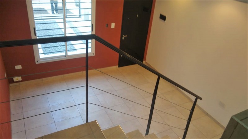 DUPLEX 3 AMB. PATIO Y COCHERA