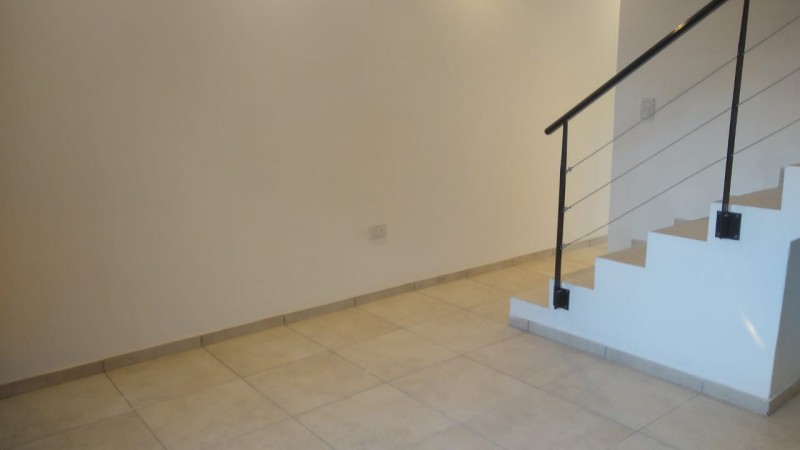DUPLEX 3 AMB. PATIO Y COCHERA
