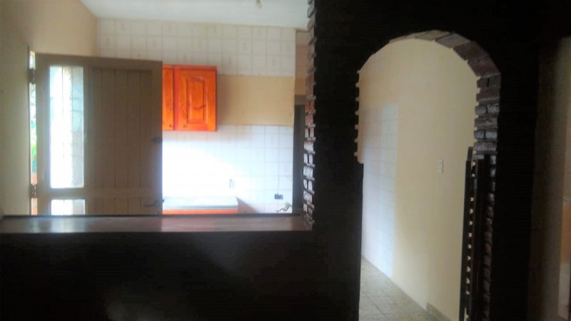 CASA AMERICANA DE 3 AMB. C/PARQUE