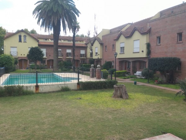 TRIPLEX C/ COCHERA (BARRIO CERRADO VILLAGE)