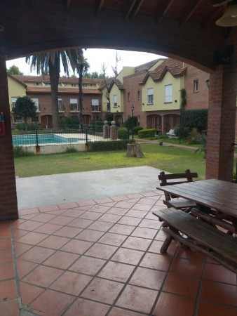 TRIPLEX C/ COCHERA (BARRIO CERRADO VILLAGE)