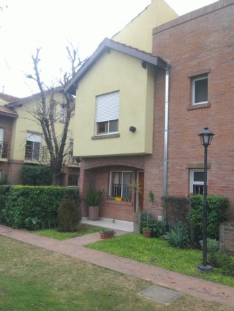 TRIPLEX C/ COCHERA (BARRIO CERRADO VILLAGE)