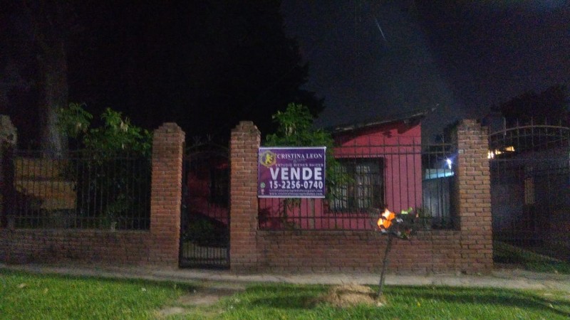 OPORTUNIDAD CHALET SOBRE LOTE 611 M2.