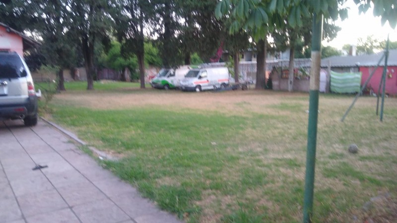 IMPORTANTE CHALET 4 AMB. 2.800 M2.C/ PARQUE/ QUINCHO/ PISCINA