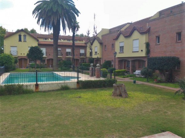 TRIPLEX C/ COCHERA (BARRIO CERRADO VILLAGE)
